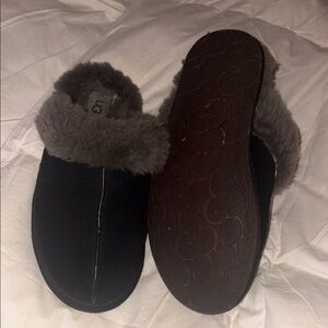 UGG Women's Black and Gray Slippers